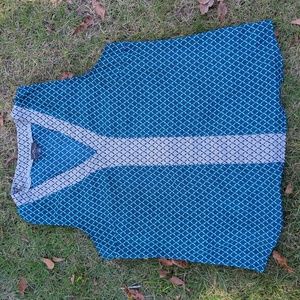 Women's market in spruce large blue top